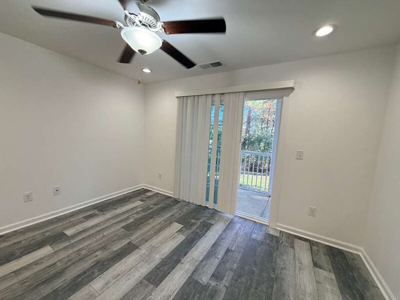 Building Photo - 171 Charter Dr