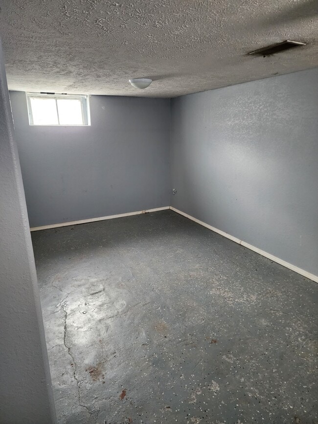 Building Photo - 1811 W 4th St