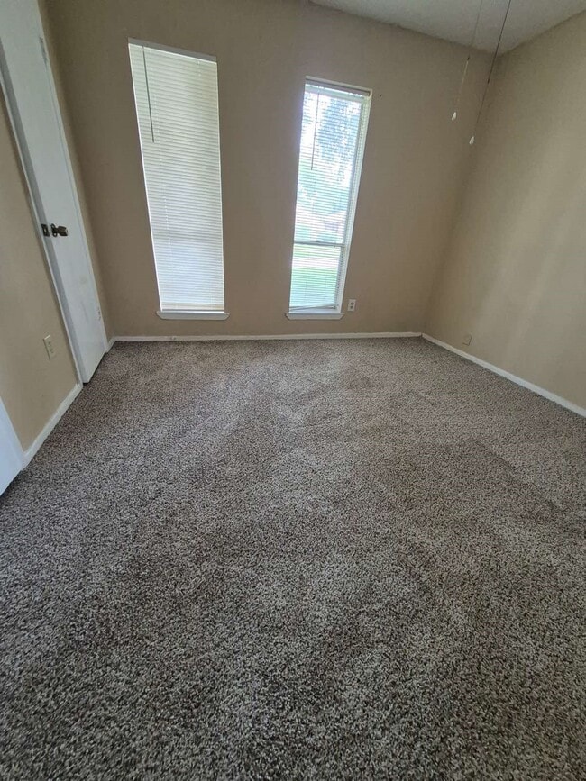 Building Photo - 722 Stephanie Dr