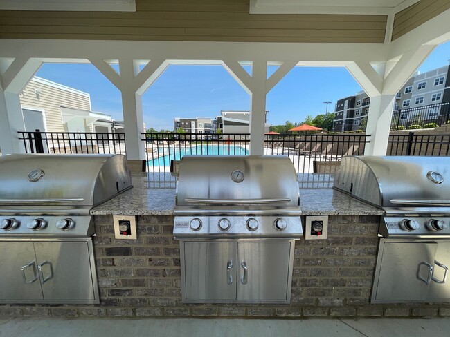 Building Photo - Tuscany con Terrazza | 1 Bed 1 Bath | 773 sf