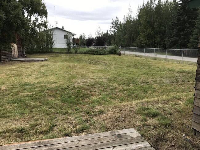 Building Photo - Log Home for Rent in North Pole!