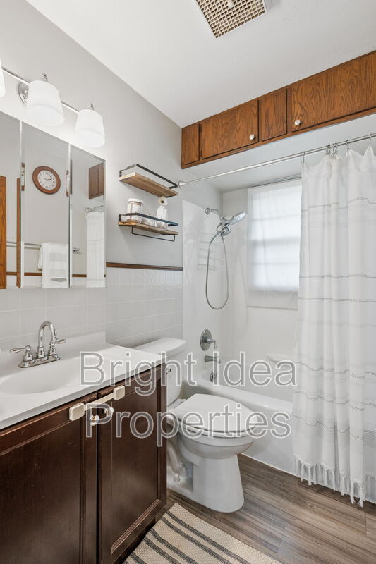 Building Photo - 1721 Sheridan Ave W