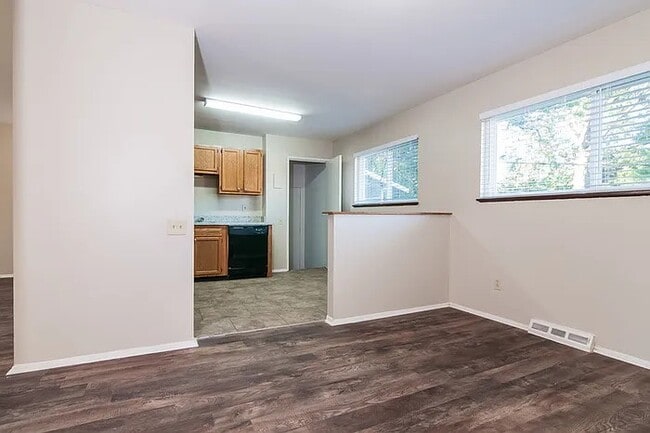 Building Photo - 2285 Pheasant Dr