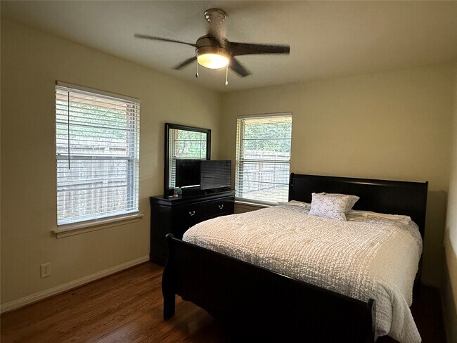 Building Photo - 4045 Osby Dr