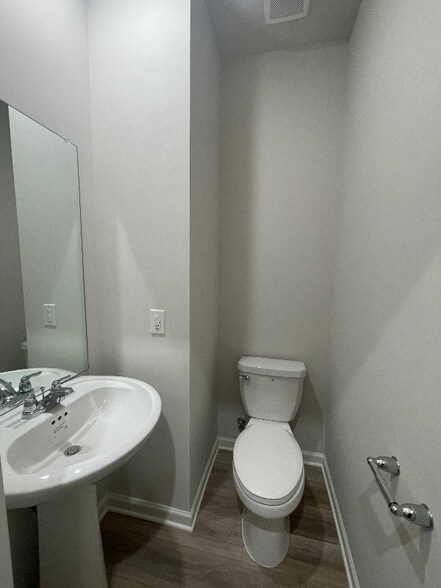 Building Photo - 1715 Manuka Ln