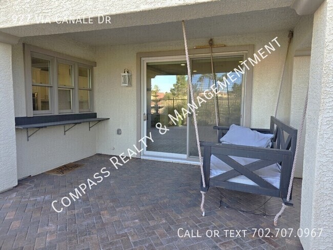 Building Photo - 927 Via Canale Dr