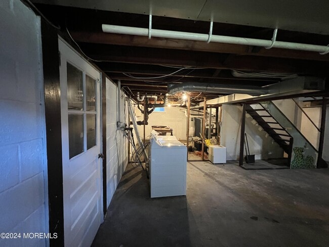 Building Photo - 99 Mc Lean St