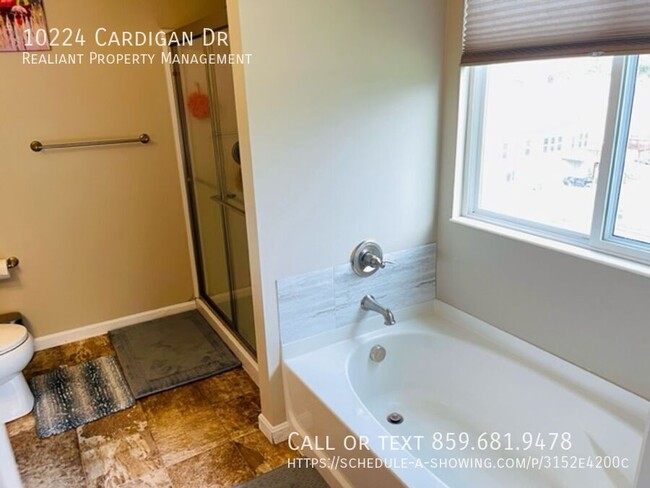 Building Photo - 10224 Cardigan Dr