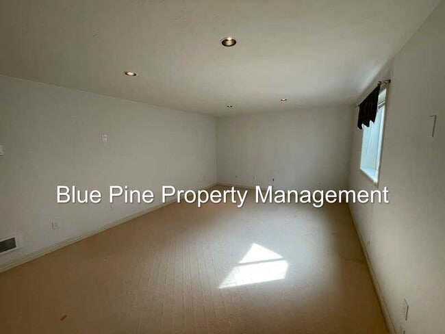 Building Photo - 3705 Spring Creek Dr