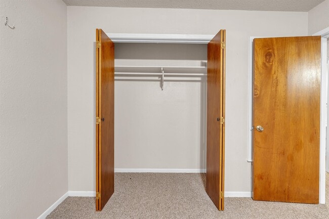 Building Photo - 901 Eden Ln