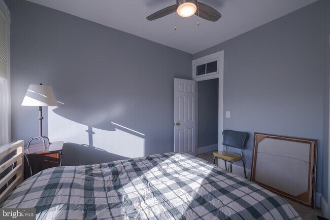 Building Photo - 835 Wellington St