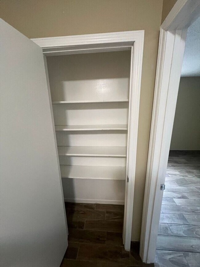 Building Photo - Cozy 2 bedroom 1 bath ranch duplex NOW AVAILABLE!
