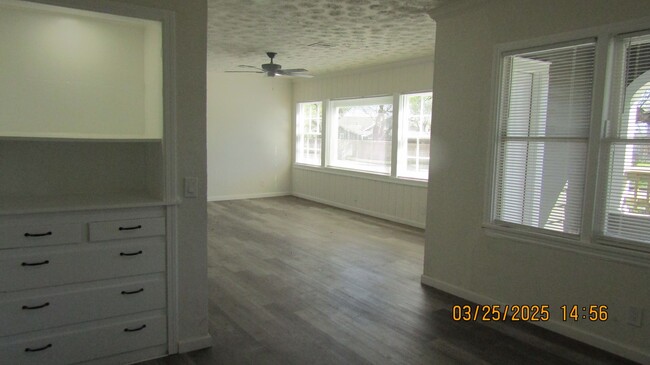 Building Photo - Newly renovated spacious cottage in Mounta...