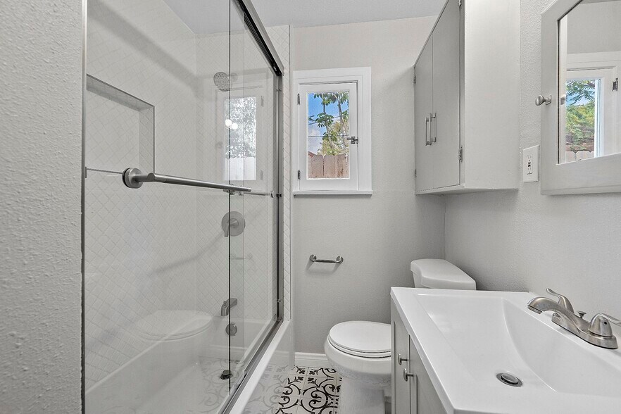 Building Photo - 4044 Huron Ave