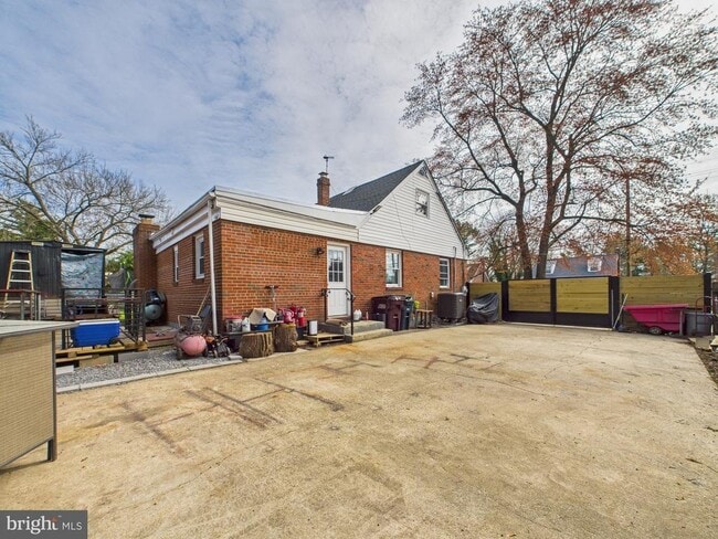 Building Photo - 913 Brooke Rd