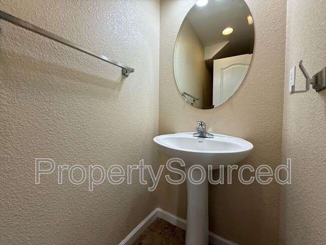 Building Photo - 388 Crescent Moon Dr