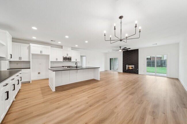 Building Photo - Spacious Home Minutes from Aspen Creek Elementary & Elam Park!