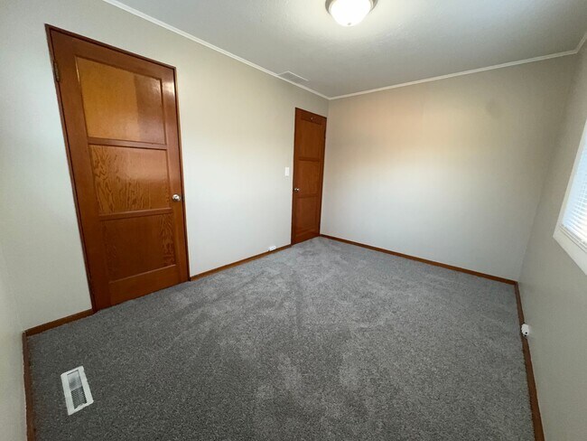 Building Photo - Stunning 2-Bed, 2-Bath Home with Oversized...