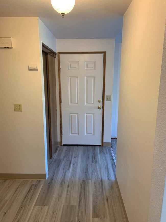 Building Photo - 2955 NW Glenridge Dr