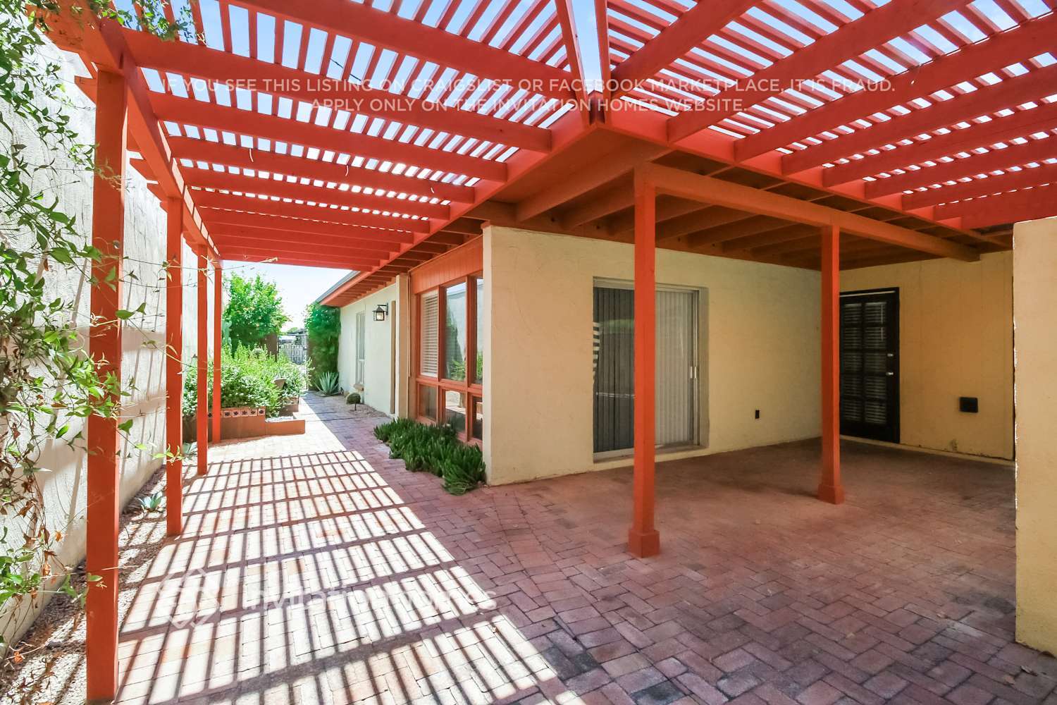 Building Photo - 334 W La Jolla Dr