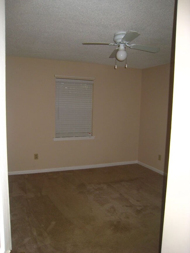Building Photo - Winfield Chase Apartments