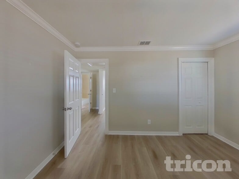 Building Photo - 3210 W Tyson Ave