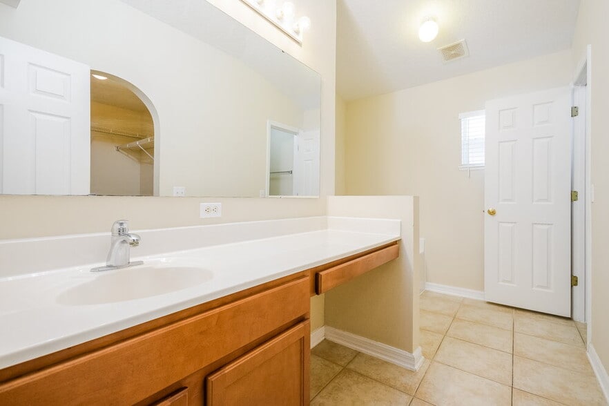 Building Photo - 5201 Silver Thistle Ln