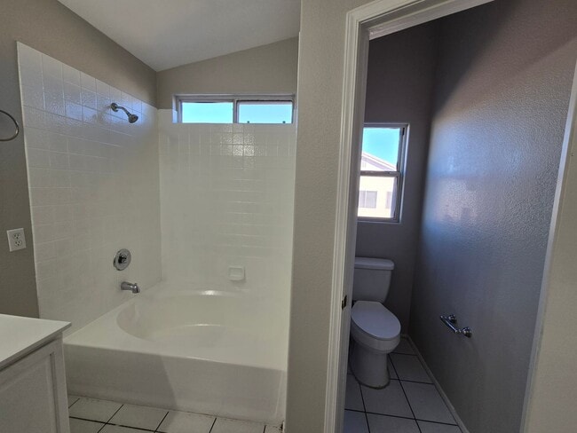 Building Photo - Get $1825 Off Feb 2026 - Move-in no later than Dec 29th!