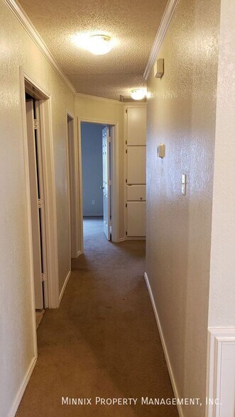 Building Photo - 6115 8th Dr