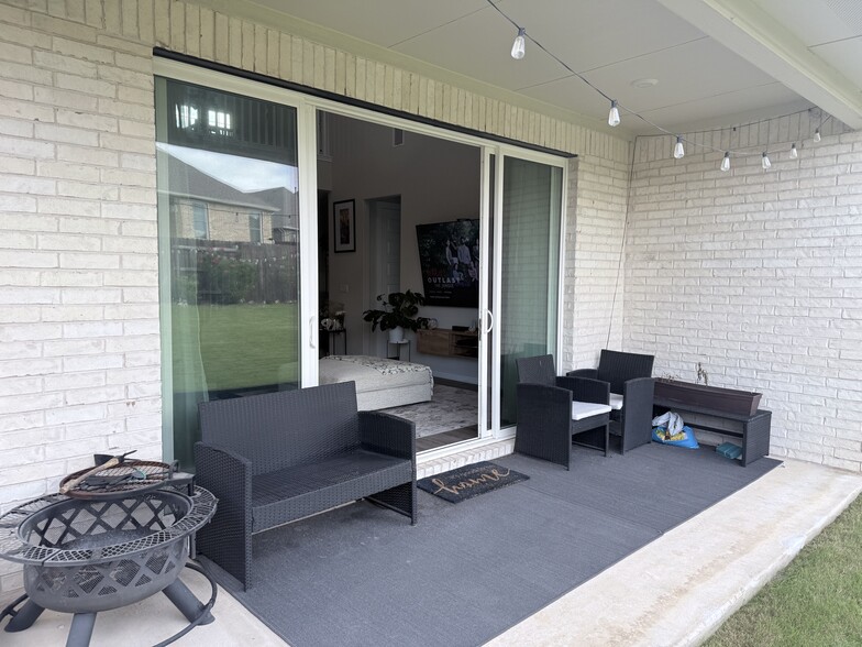 Building Photo - 2024 Wilsons Warbler Dr