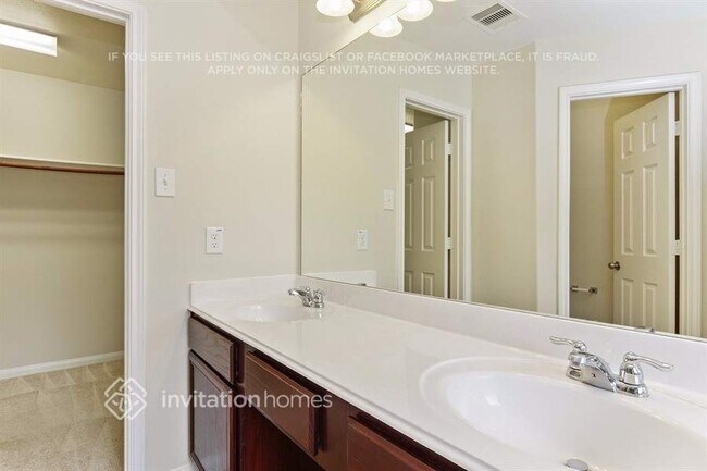 Building Photo - 33 Mira Loma Dr