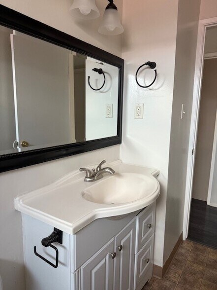 Building Photo - 4453 W 131st St