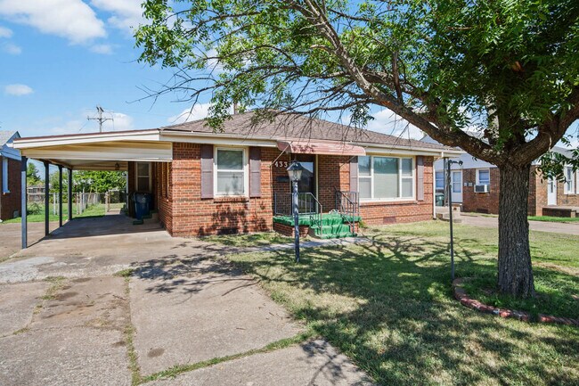 Building Photo - 433 Showalter Dr