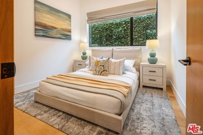 Building Photo - 722 Marine St