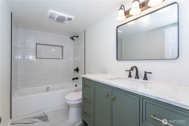 Building Photo - Beautifully Renovated 4-Bedroom Home in De...