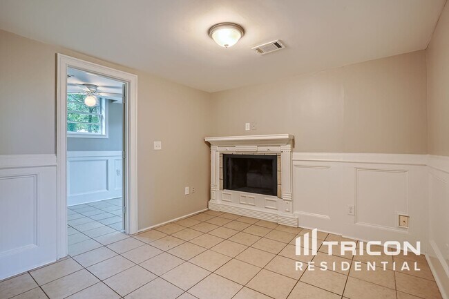 Building Photo - 455 Huntington Dr