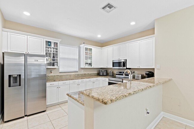 Building Photo - 1033 NE 17th Way