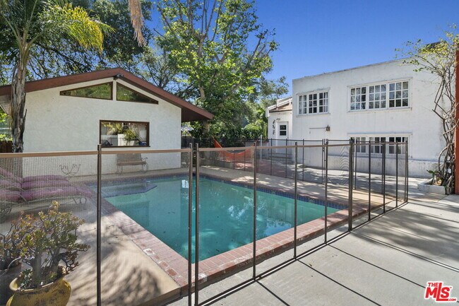 Building Photo - 4322 Ensenada Pl