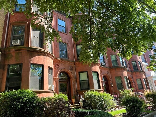 Building Photo - 1083 Beacon St