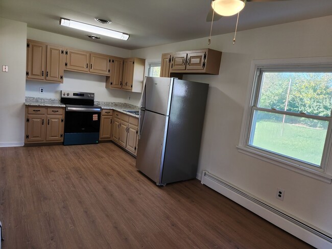 Building Photo - **4706 Glenspring Road, Henrico, VA – Move-In Ready Brick Rancher!**