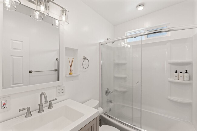 Building Photo - Charming 1BR/1BA Cottage - Private Patio w/ Hot Tub - Walk to the Beach