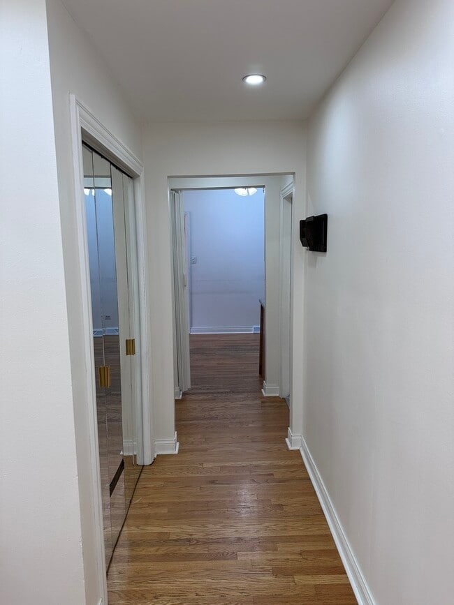 Building Photo - 5530 W 91st St