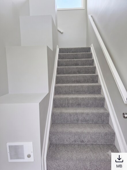 Stairs at the entrance - 1434 Lakes Circle Dr