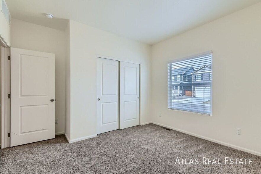 Building Photo - 987 Cascade Falls St