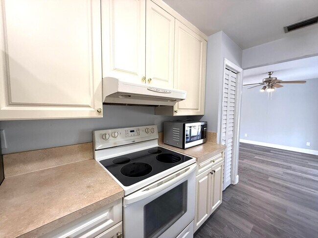 Building Photo - 16394 Pimlico Dr E