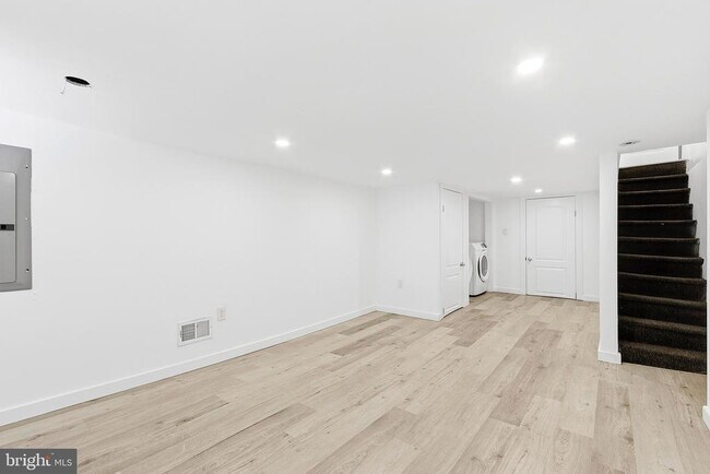 Building Photo - 2150 N Franklin St