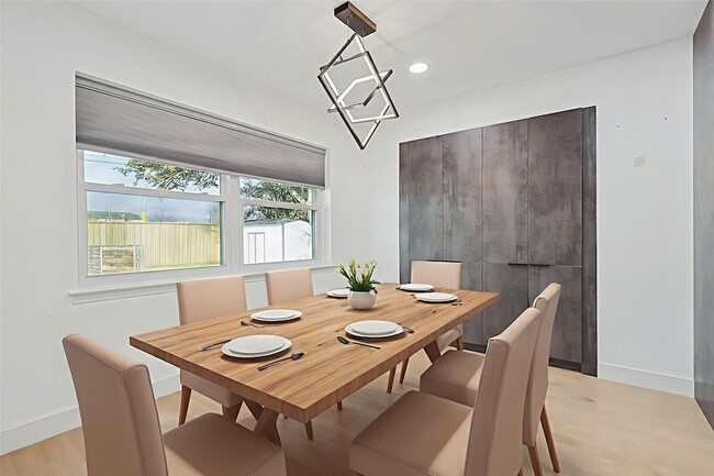 Building Photo - 12417 Quincy Ln