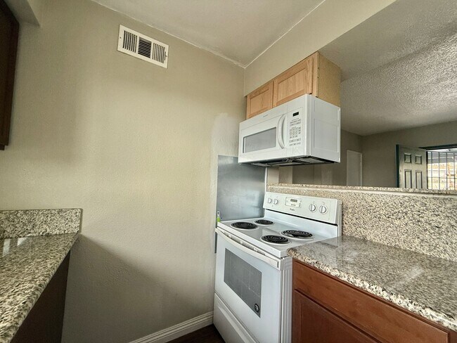Building Photo - 394 N 13th St