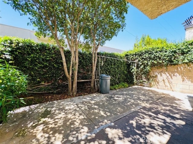 Building Photo - 415 W Duarte Rd