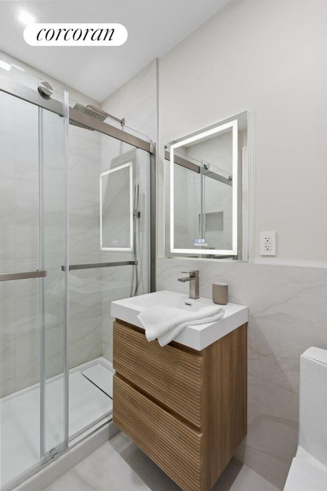 Building Photo - 760 Metropolitan Ave